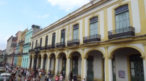 facades et gens havane