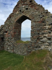 le ciel, la mer, les vestiges des siècles et civilisations...toute l'Ile de Man est dans cette image!